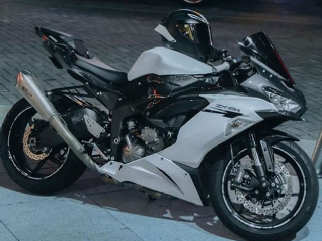 2019-2022 White Black Carbon Fiber Kawasaki ZX6R Motorcycle Fairings UK