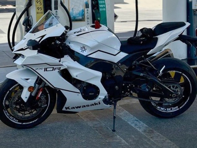 2021-2026 White Black Stripe Kawasaki ZX10R Motorcycle Fairings UK
